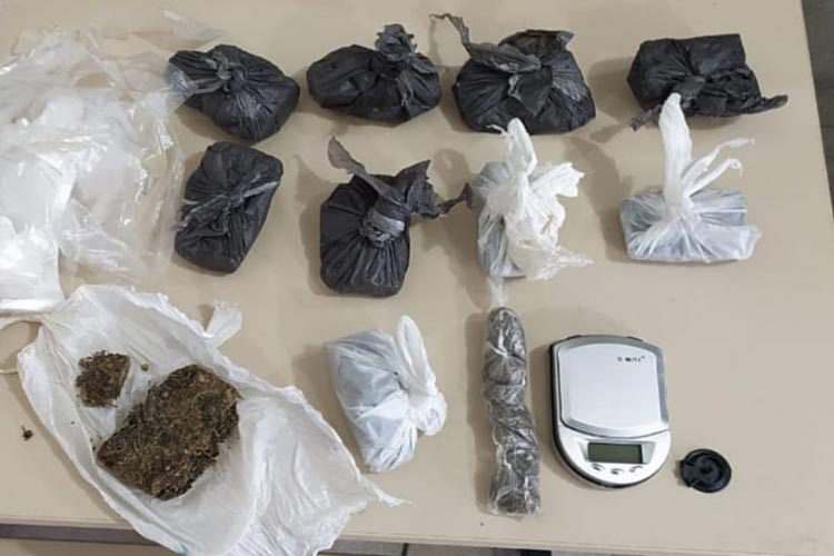 Mulher é presa por tráfico de drogas na localidade da Prainha em Anagé