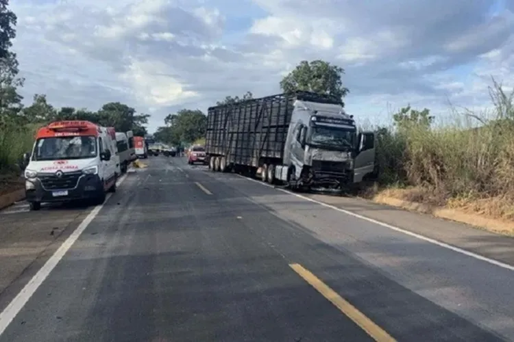 Acidente com van após velório deixa 8 mortos de uma mesma família