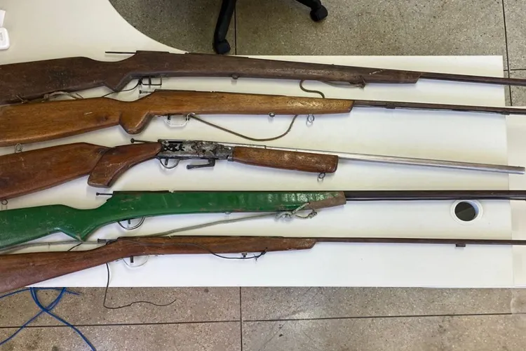 PM apreende cinco armas de fabricação caseira na zona rural de Oliveira dos Brejinhos