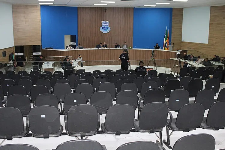 Câmara de Brumado aprova orçamento de quase meio bilhão e encerra semestre legislativo