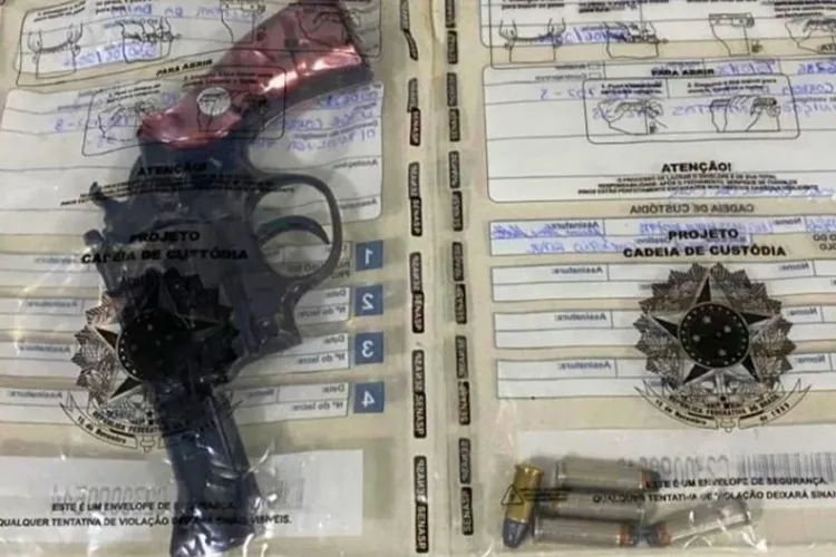 Motorista acelera ao ver viatura e acaba preso com arma em Sítio do Mato