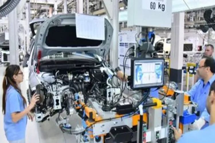 Atividade econômica tem alta de 2,45% em 2023