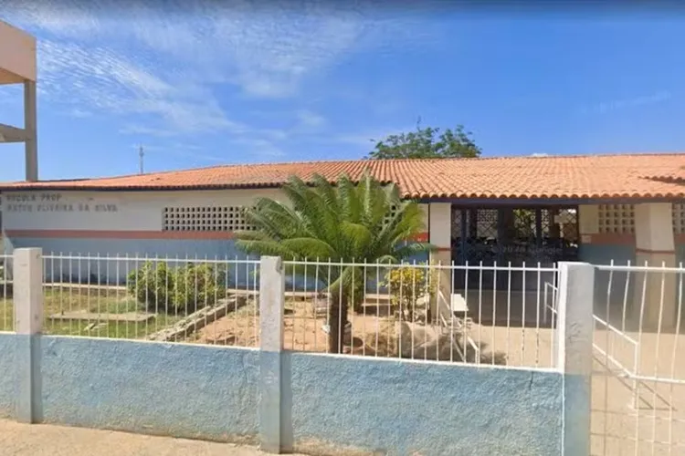 Professor é afastado após tirar roupa e ficar nu em sala de aula em Juazeiro