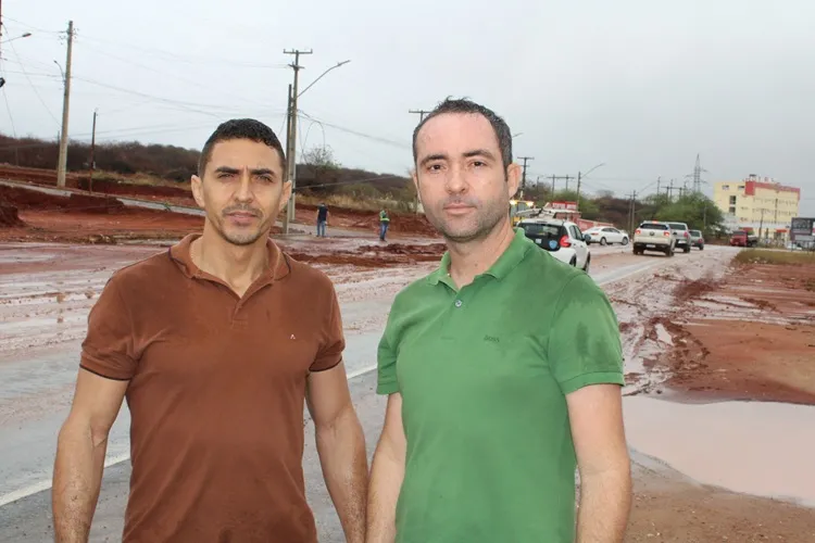 Brumado: Prefeito e secretário percorrem cidade avaliando estragos após temporal