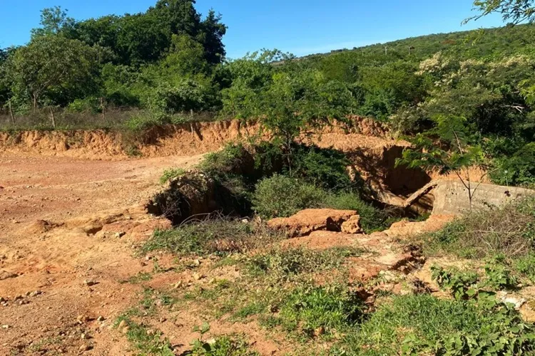 Servidor solicita do Governo do Estado asfaltamento da BA-573 em Macaúbas