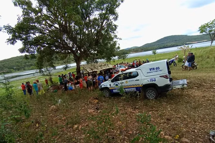 Tio e sobrinho morrem afogados após caírem de canoa em Jacobina
