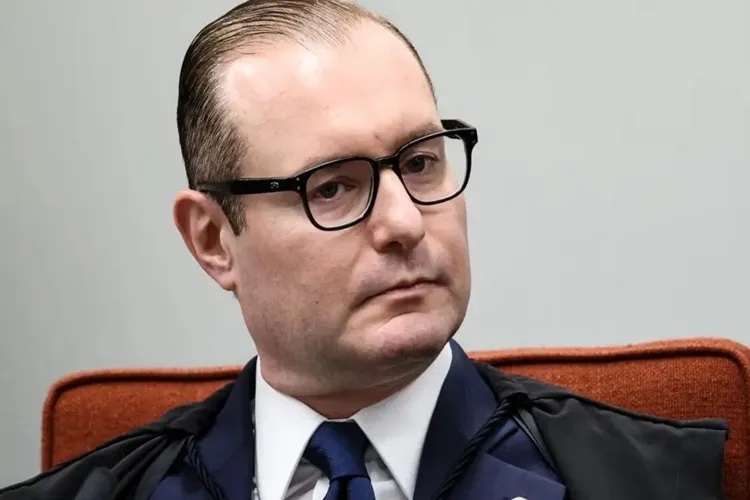 Cristiano Zanin determina extensão da votação até as 19h em todo o país