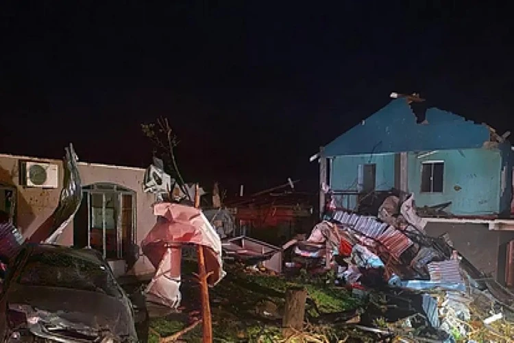 Tornado deixa ao menos cinco mortos e mais de 400 feridos no Paraná