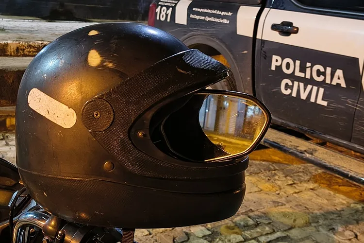 Homem é acusado de atacar esposa e o próprio filho de 11 meses com capacete em Brumado