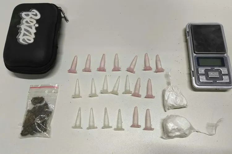 Adolescente de 17 anos é apreendido com drogas e balança de precisão em Licínio de Almeida