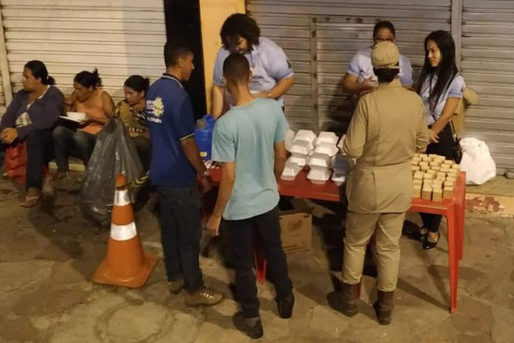 Vitória da Conquista: Polícia Militar homenageia mães em situação de vulnerabilidade