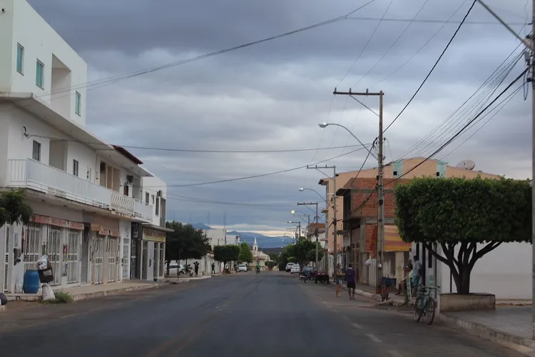 Juiz plantonista nega prisão preventiva de filho que tentou matar o pai em Dom Basílio
