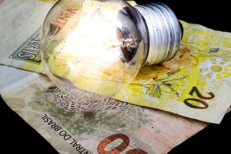 Contas de luz terão bandeira amarela em maio