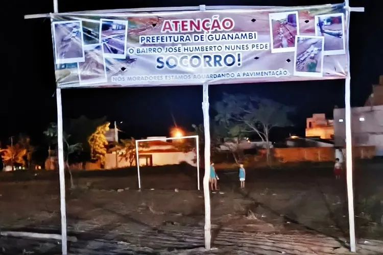 Moradores protestam contra prefeito e cobram melhorias em Guanambi