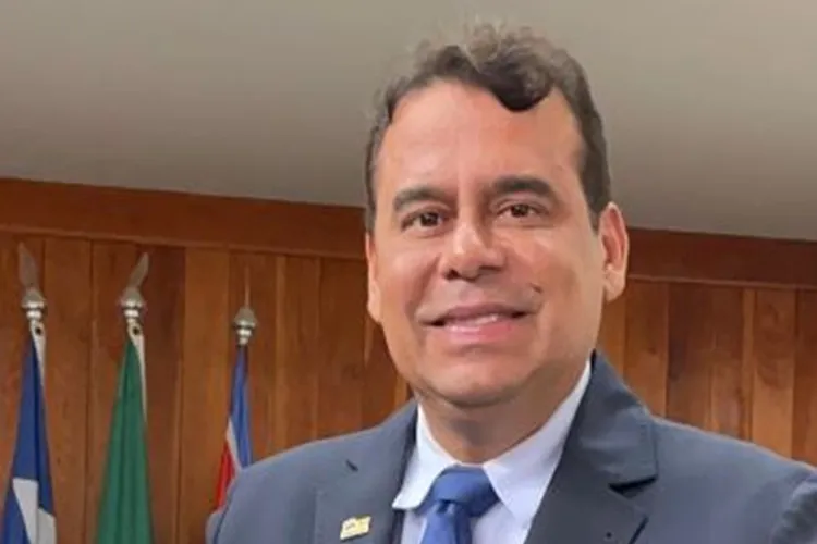 MPF investiga prefeito de Correntina por autopromoção e suposta contratação irregular