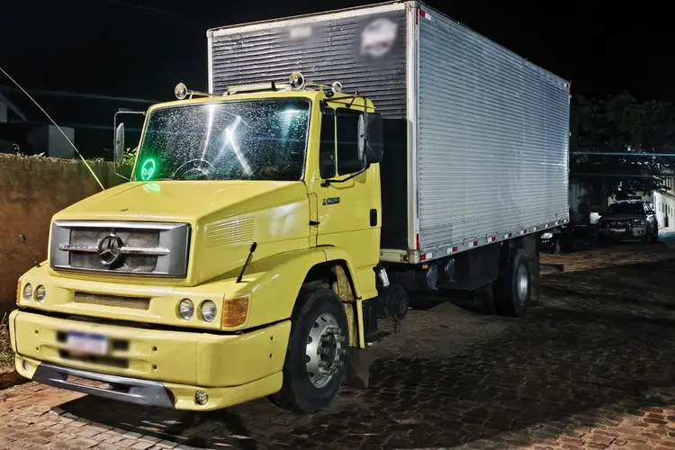 Livramento de Nossa Senhora: Motorista é flagrado dirigindo embriagado e com drogas