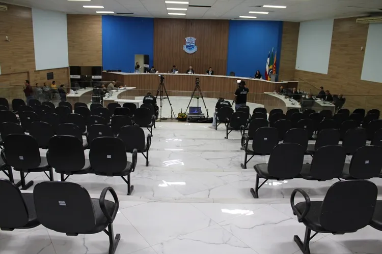 Câmara de Brumado vota homenagens a educadores e melhorias urbanas nesta segunda (26)