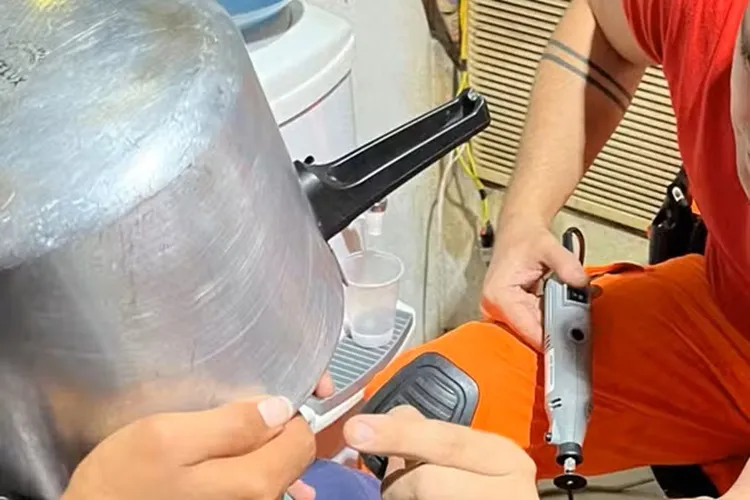 Bombeiro conta como tirou panela de pressão da cabeça de menino em Minas Gerais