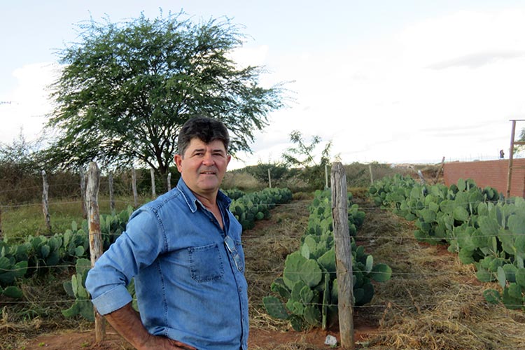 Fazendo campanha de motocicleta, candidato quebra hegemonia de 16 anos e vence as eleições em Macaúbas