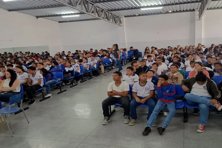 Brumado: 24º BPM promove ciclo de palestras e prática esportiva em escola municipal