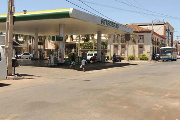 Governador Jerônimo Rodrigues anuncia medida para reduzir preço do diesel em R$ 1,20