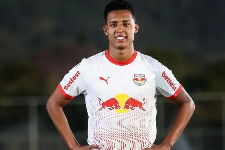 Natural de Brumado, lateral Vanderlan é anunciado pelo Bragantino