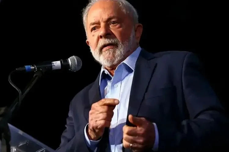 Lula é desaprovado por 57,4% e 48% avaliam gestão como ruim/péssima