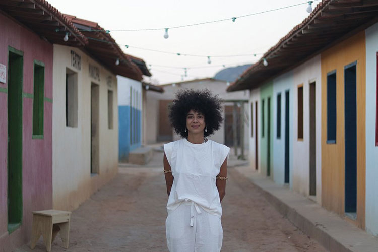 Artista baiana cria ?microcidade? na Chapada Diamantina para ensinar arte de conviver