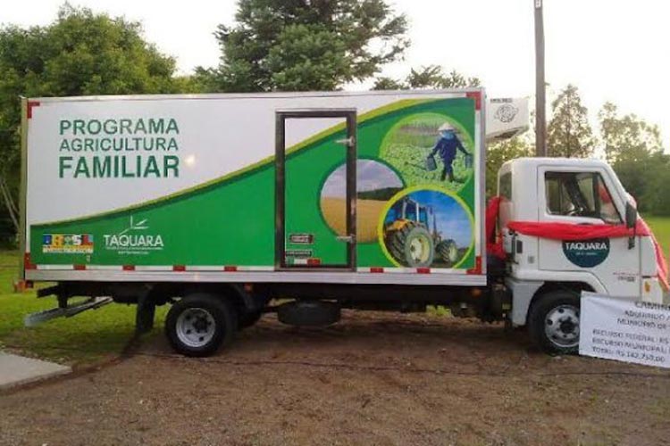 Cidades de Presidente Jânio Quadros e Caculé são contempladas com veículos para agricultura familiar