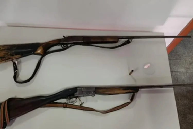 4ª CIPM apreende duas armas de fogo do tipo carabina na zona rural de Caturama