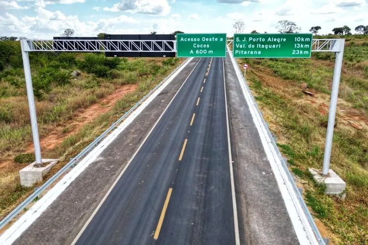 Pavimentação da BR-135 impulsiona mobilidade e economia no Oeste da Bahia