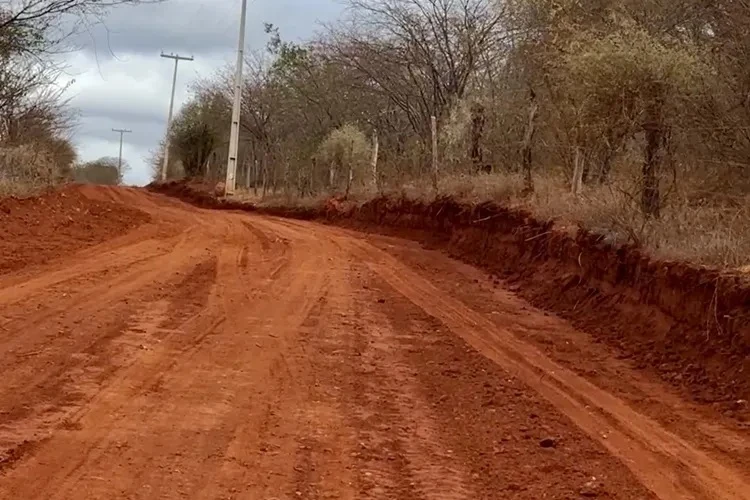 Prefeitura de Macaúbas recebe R$ 2,29 milhões para obras em estradas vicinais