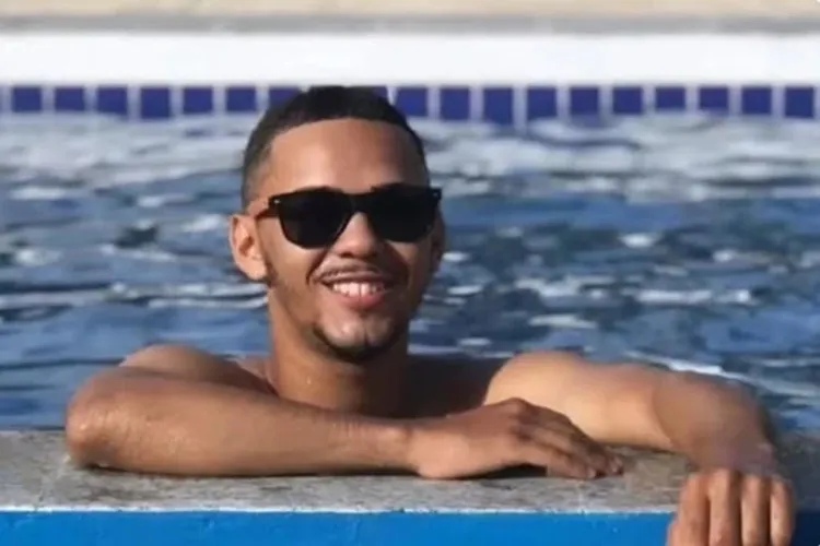 Jovem de 20 anos morre após ser baleado enquanto ia para o trabalho em Salvador