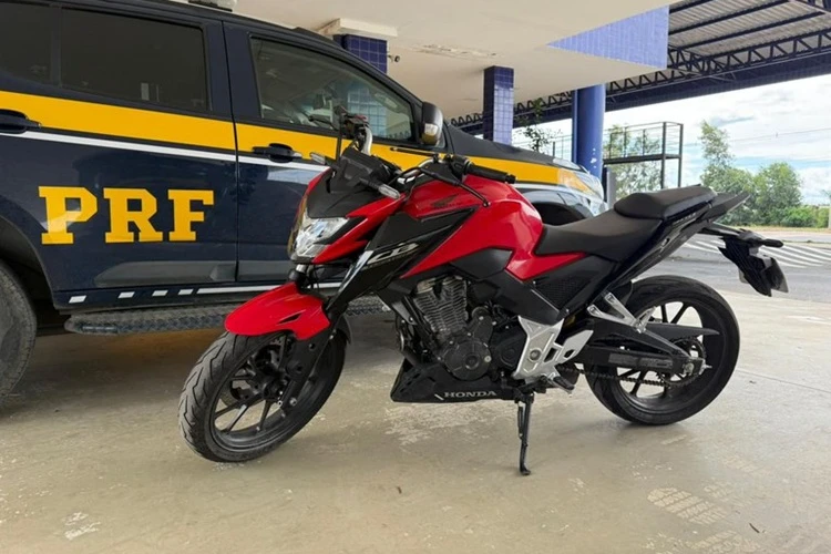 Vitória da Conquista: PRF recupera motocicleta furtada na BR-116