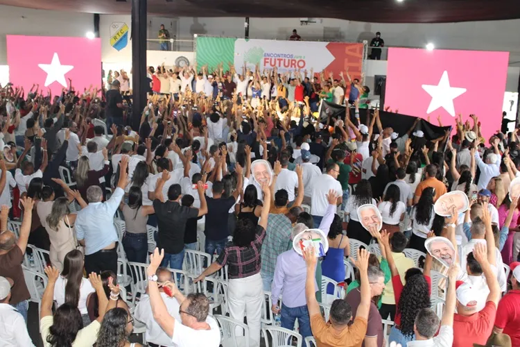 Jerônimo Rodrigues debate demandas do Sertão Produtivo em Guanambi durante plenária do PGP