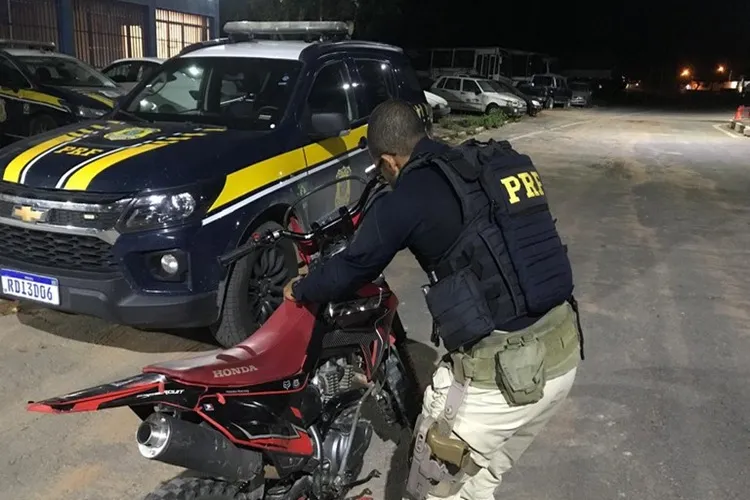 PRF recupera 3 motos com registros de roubo em Oliveira dos Brejinhos