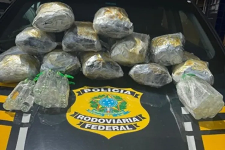 Vitória da Conquista: Passageira é presa com quase 9kg de maconha e lança-perfume na BR-116