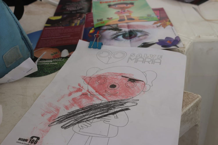 Criança denuncia com desenho agressões do pai contra a mãe