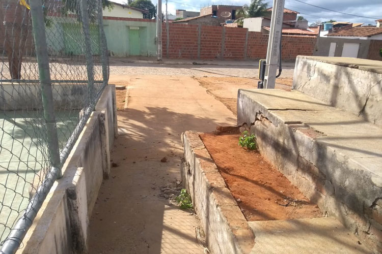 Brumado: Elias Piau volta a cobrar reforma das quadras dos Bairros Baraúnas e Dr. Juracy