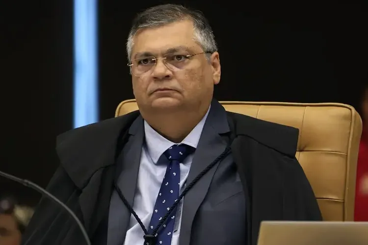 Flávio Dino manda suspender pagamento de 1,2 mil emendas da saúde