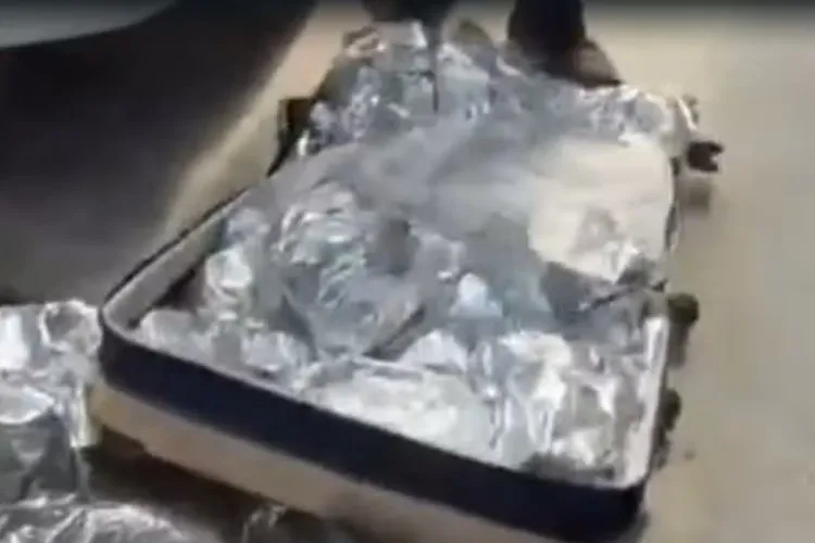 Lauro de Freitas: Dois são presos com 60 quilos de maconha escondidos dentro de carro e casa