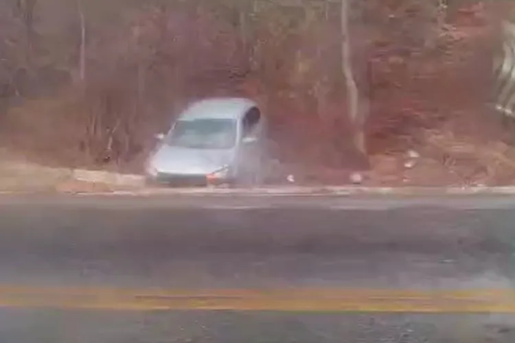 VÍDEO: Óleo na pista provoca acidente na BR-030, entre Guanambi e Caetité