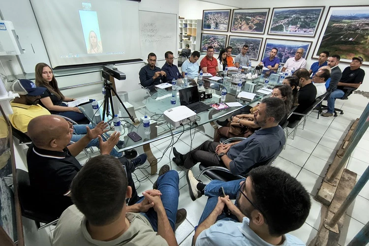 Prefeito reúne força tarefa para gerenciar impactos das chuvas em Brumado