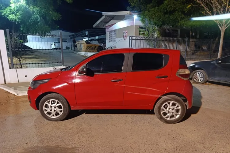 Rondesp Meio Oeste recupera carro roubado com placa adulterada em Sítio do Mato
