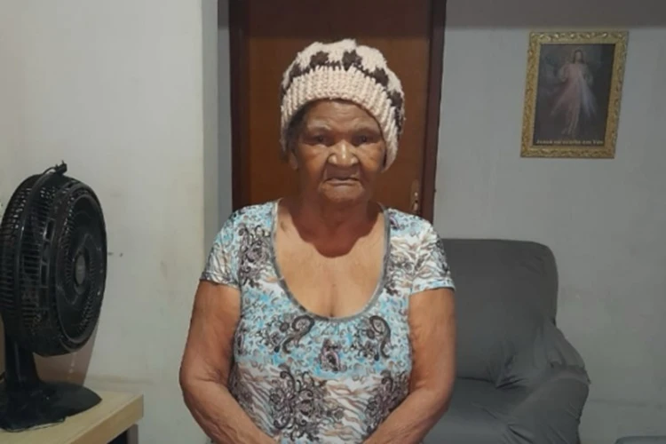 Idosa busca por filho e irmãos na cidade de Macaúbas