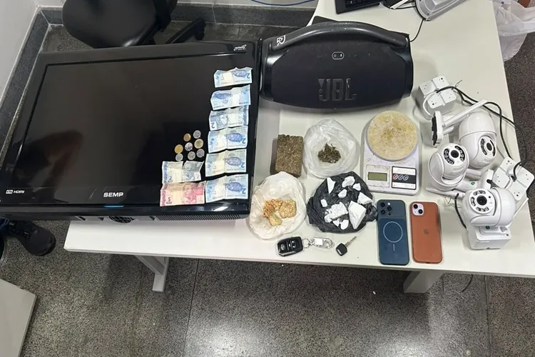 Maconha, cocaína e crack são apreendidos durante patrulhamento em Igaporã