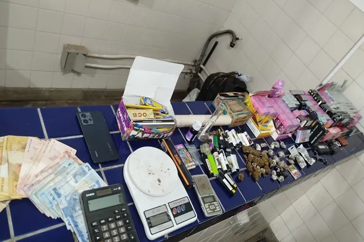 VÍDEO: 24º BPM apreende drogas e mais de 140 cigarros eletrônicos em Brumado