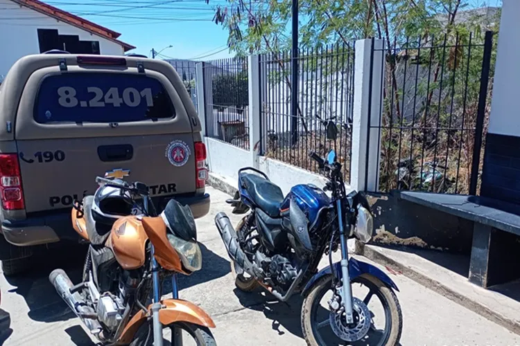 24º BPM recupera duas motos roubadas e abandonadas em estrada vicinal de Brumado