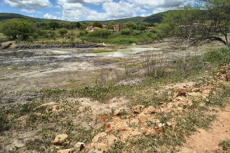 Brumado: Chuvas não enchem aguadas e camponeses ainda sofrem com a seca