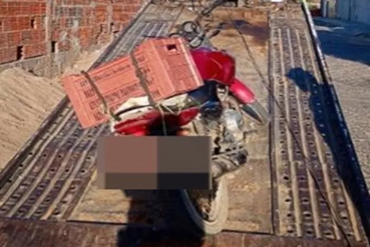 Idoso de 70 anos cai ao tentar pilotar moto embriagado e tem veículo apreendido em Guanambi